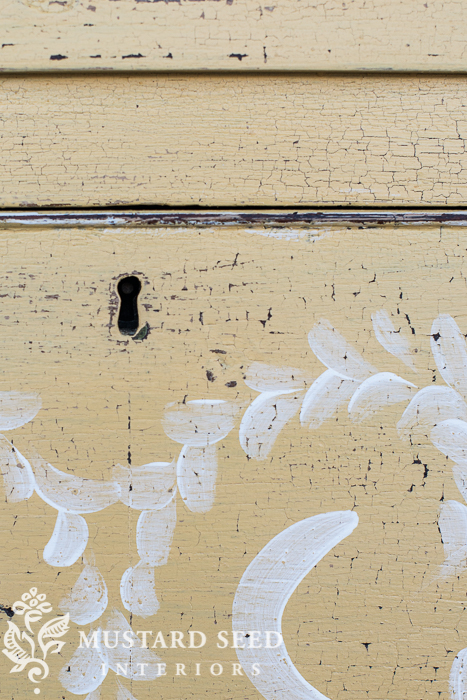 Miss Mustard Seed's Milk Paint vs Chalk Paint - what's the difference?