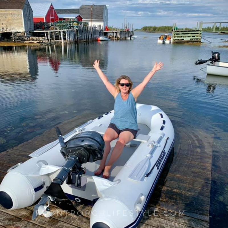 learning to drive a boat - stepping out of my comfort zone - Front Porch Lifestyle 
